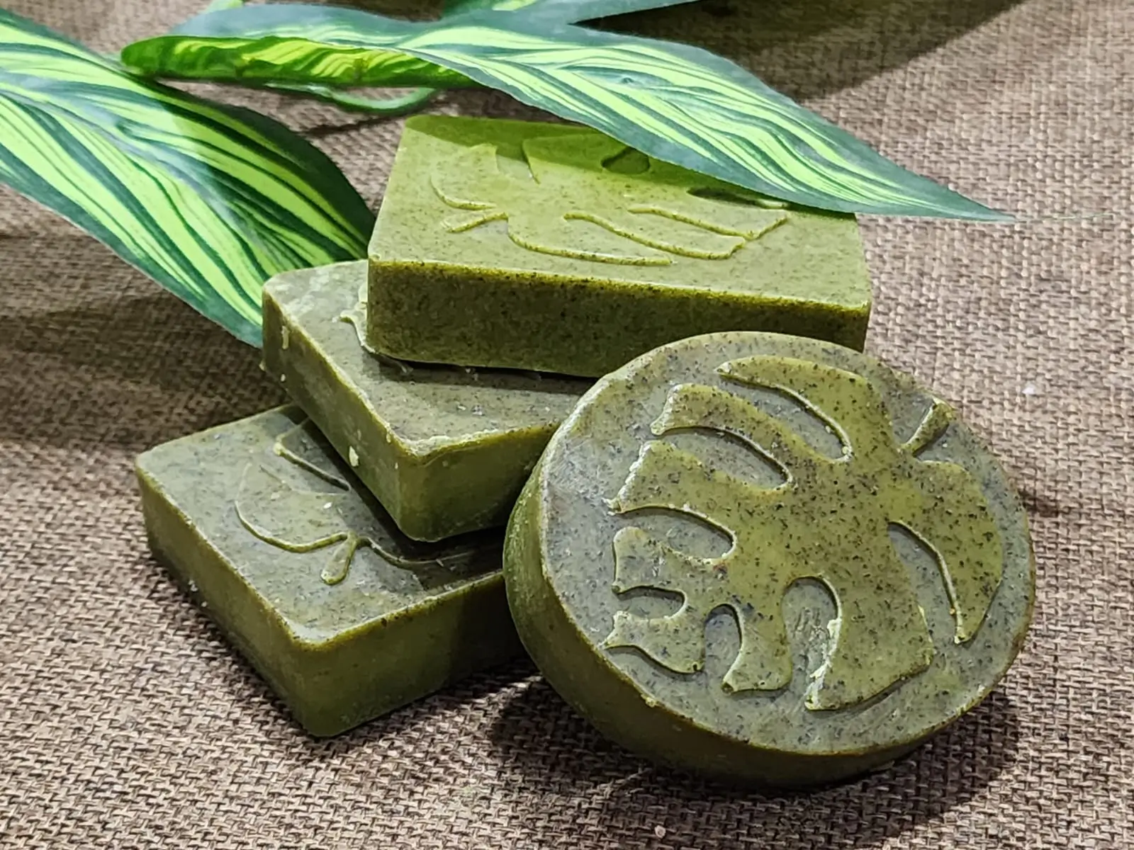 Lush di Vie handmade anti-acne herbal soap with neem, tea tree and salicylic acid — Pakistan